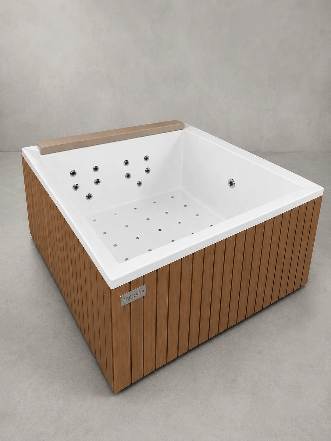 Spa Minimalista 195 de hidromasaje Carrara con revestimiento de madera