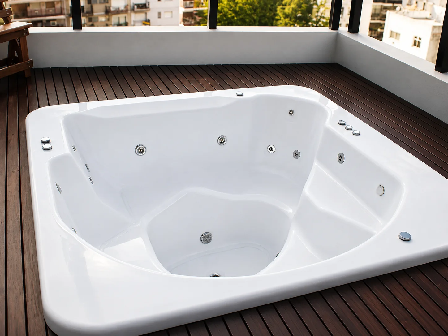 Spa Tango 225 de hidromasaje Carrara instalado en deck